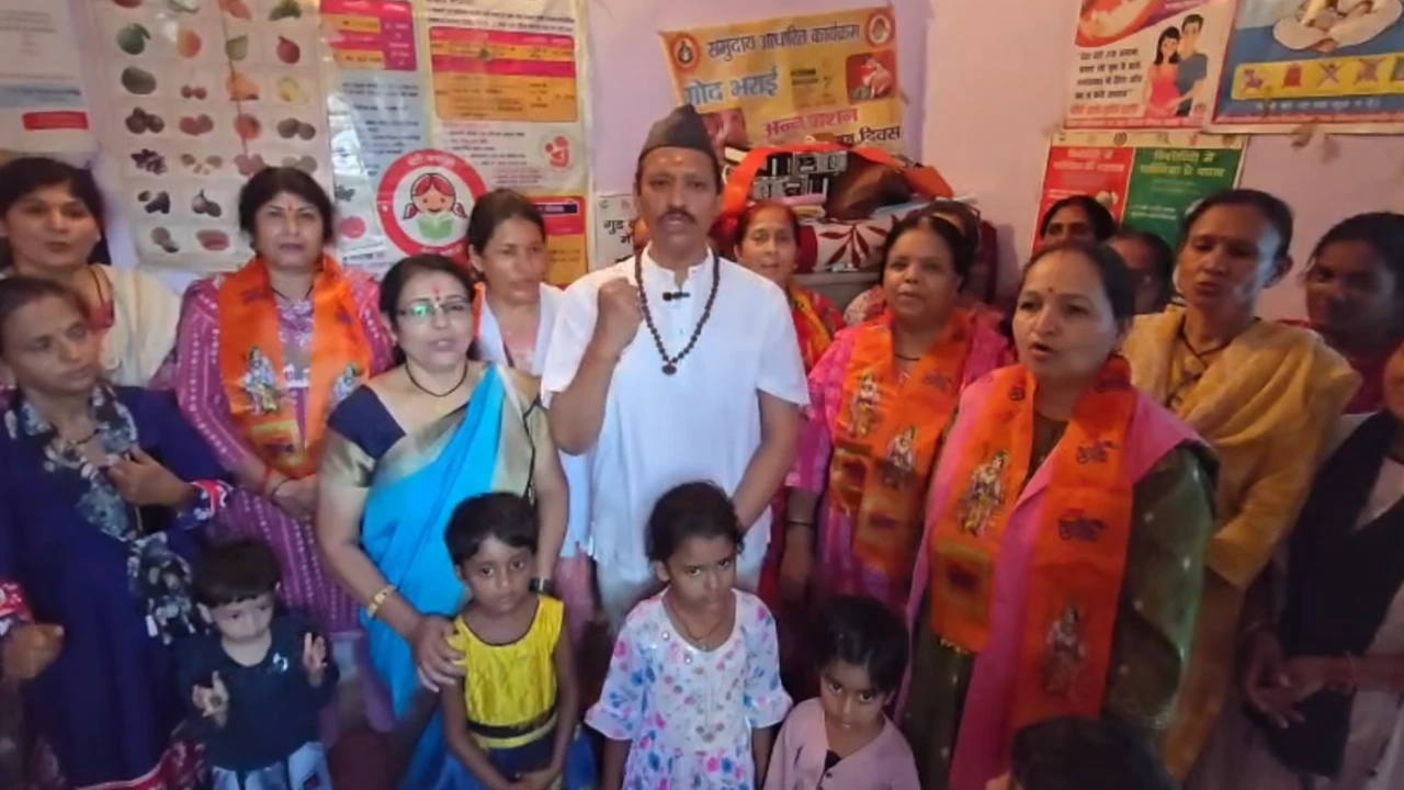 पोषण माह कार्यक्रमों में शामिल हुए मनोज पाठक, आंगनवाड़ी कार्यकर्ताओं और मातृशक्ति से किया संवाद