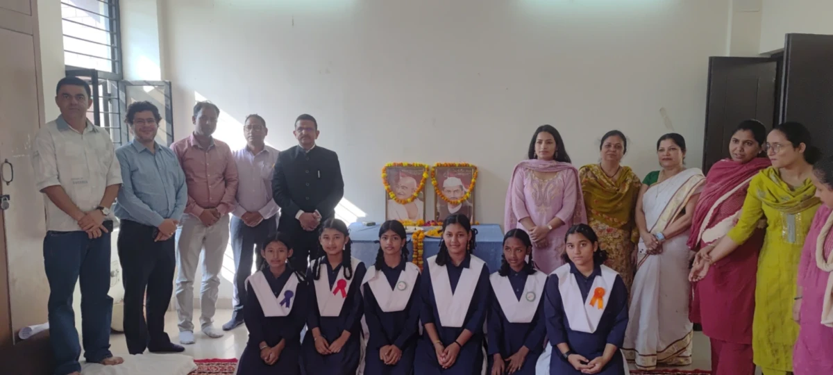 कालाढूंगी तहसील में मनाई गई गांधी जयंती और लाल बहादुर शास्त्री जयंती, अधिकारियों-कर्मचारियों ने चलाया स्वच्छता अभियान